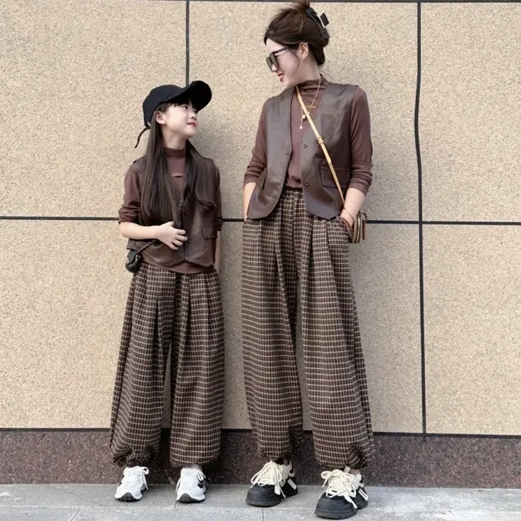 亲子装套装女童宽松母女装春秋打底衫+马甲+洋气格子裤三件套