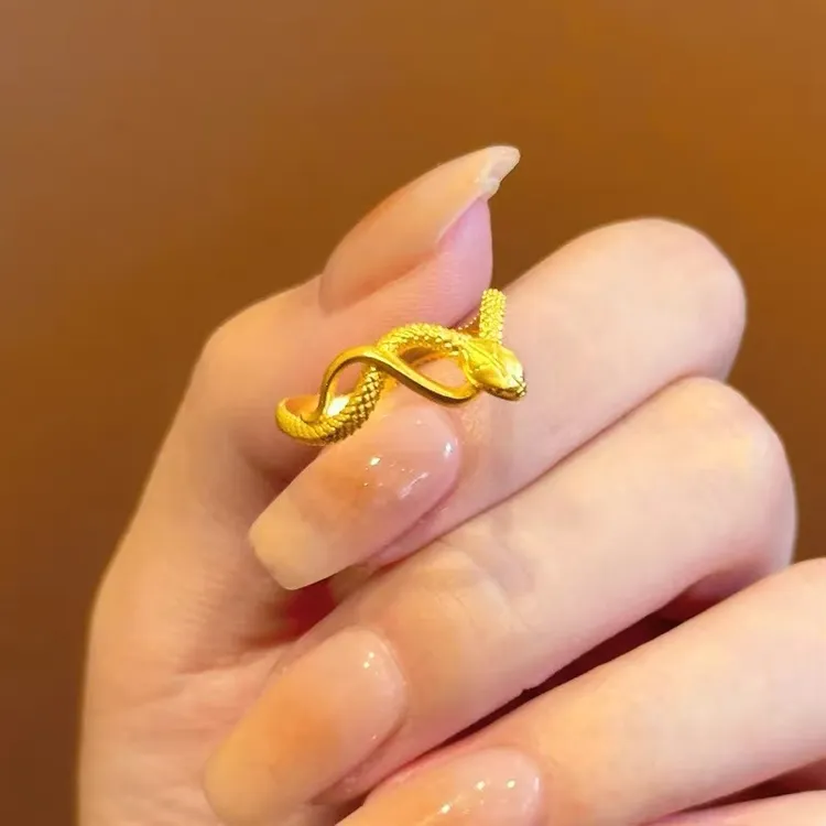 钛钢戒指 金色灵蛇缠绕开口戒指女款蛇年戒指简约尾戒本命年饰品