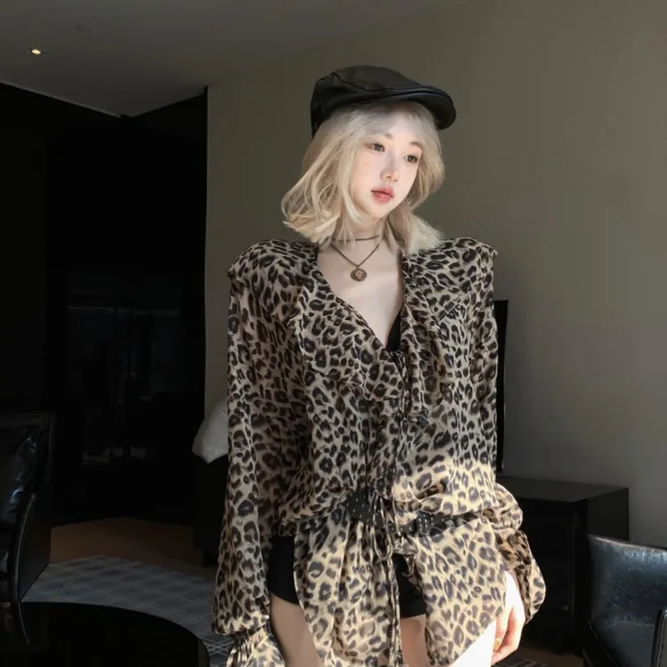 美式辣妹豹纹印花荷叶边v领长袖衬衫女慵懒中长款设计感显瘦衬衣