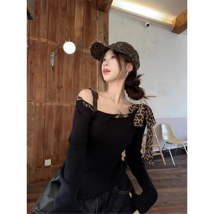 【现货】韩系辣妹豹纹斜肩长袖t恤女秋季修身显瘦别致露肩短款上衣
