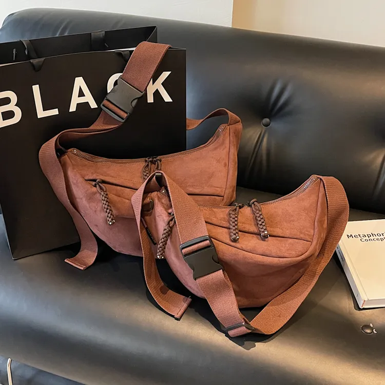 绒面冬季大包女2025新款时尚百搭复古休闲斜挎包大容量单肩饺子包