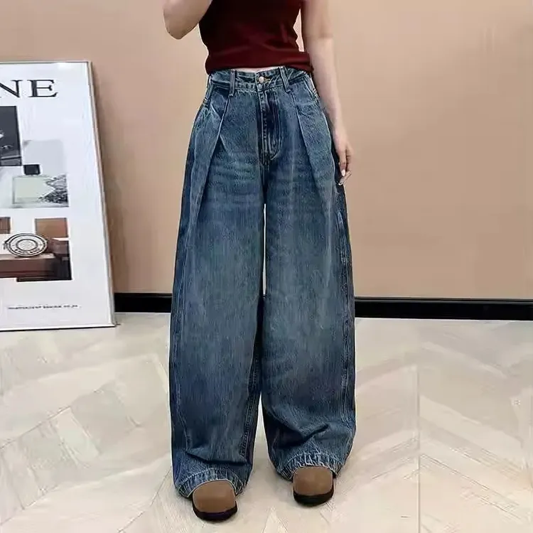 大码复古褶皱设计弯刀牛仔裤女秋冬新款高腰宽松显瘦阔腿拖地长裤