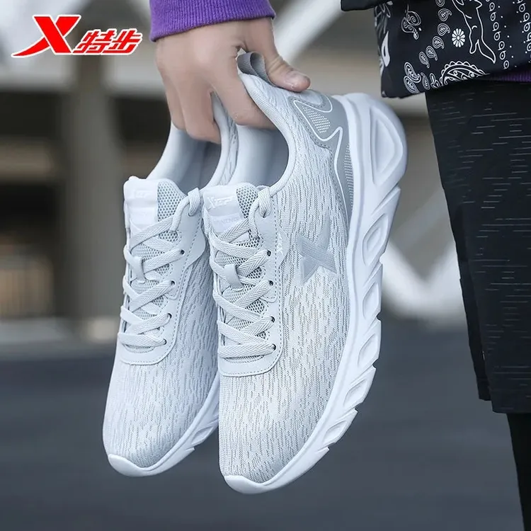 特步男鞋跑步鞋2025秋季新款飞织网面透气运动鞋男士轻便减震鞋
