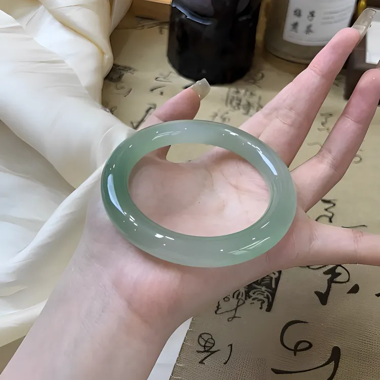 小众玉手镯远山黛圆条天然玛瑙玉髓百元平价玉镯送女友多样性发一