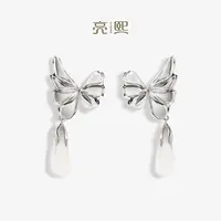 亮熙 铜合金耳饰 蝶漪系列白色水滴不对称蝴蝶耳环新中式原创设计
