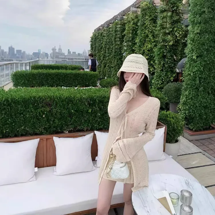 titi小姐姐爱丽丝甜茶针织衫女设计感镂空弹力上衣V领喇叭袖开衫