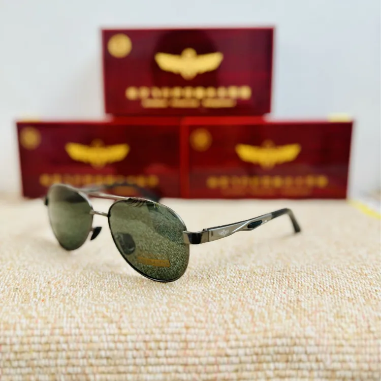 防紫外线偏光太阳眼镜防眩光遮光钓鱼登山开车驾驶专用时尚偏光镜