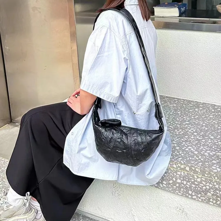 头层牛皮2024网红斜挎包包时尚洋气小挎包包学生党大学生通勤包包