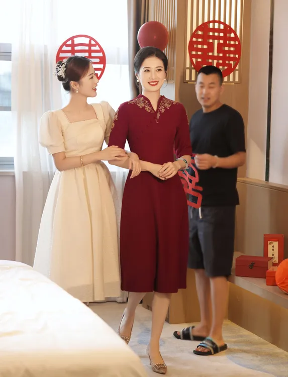 喜婆婆2025新款妈妈装婚宴礼服旗袍中年结婚婚礼喜服平时可穿大码