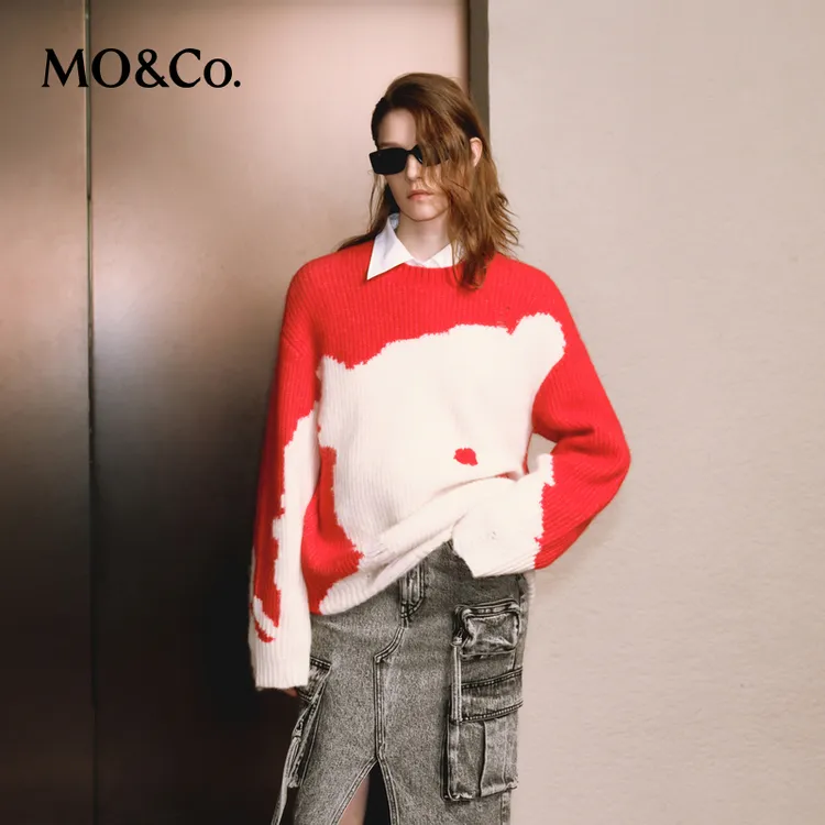 MOCO秋羊驼毛趣味小熊磨烂破洞宽松圆领毛衣MBD3SWTT11