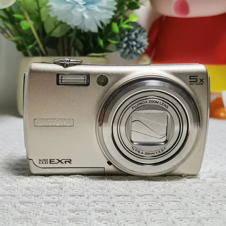9新 Fujifilm/富士 f200exr 爆火机型 出片色彩浓郁