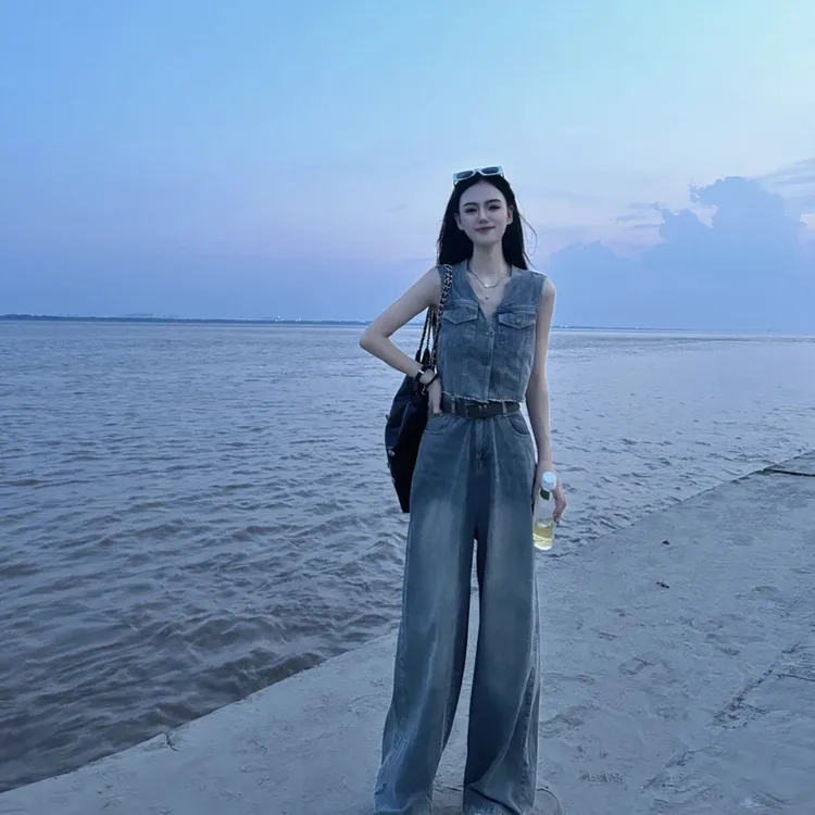 时尚复古牛仔套装2025新款夏季V领马甲上衣+高腰阔腿牛仔连体衣