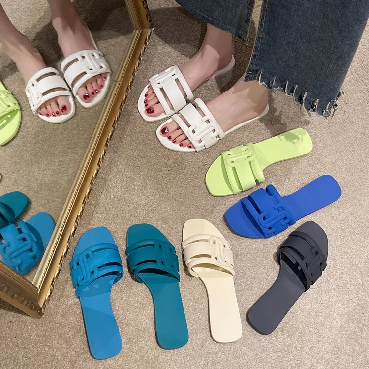 外穿露趾防滑女小众设计2025夏季百搭ins风平底一字凉防滑slipper