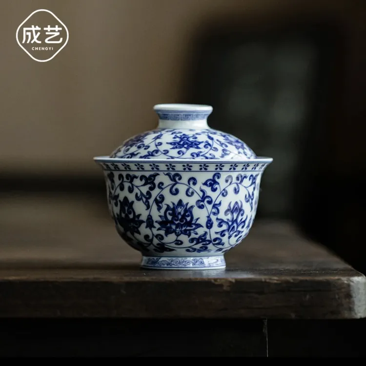 青花缠枝莲陶瓷盖碗中式复古功夫茶具敬茶碗可把玩悬停瓷器青花瓷
