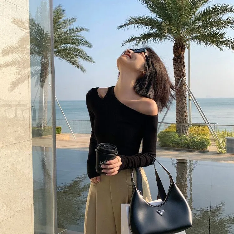 黑色斜领露肩长袖T恤上衣女2024设计小众性感修身内搭春秋百搭潮t