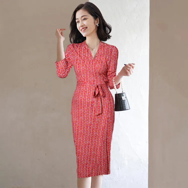 红色新款法式茶歇裙一片式裹身裙修身气质包臀裙格纹连衣裙女