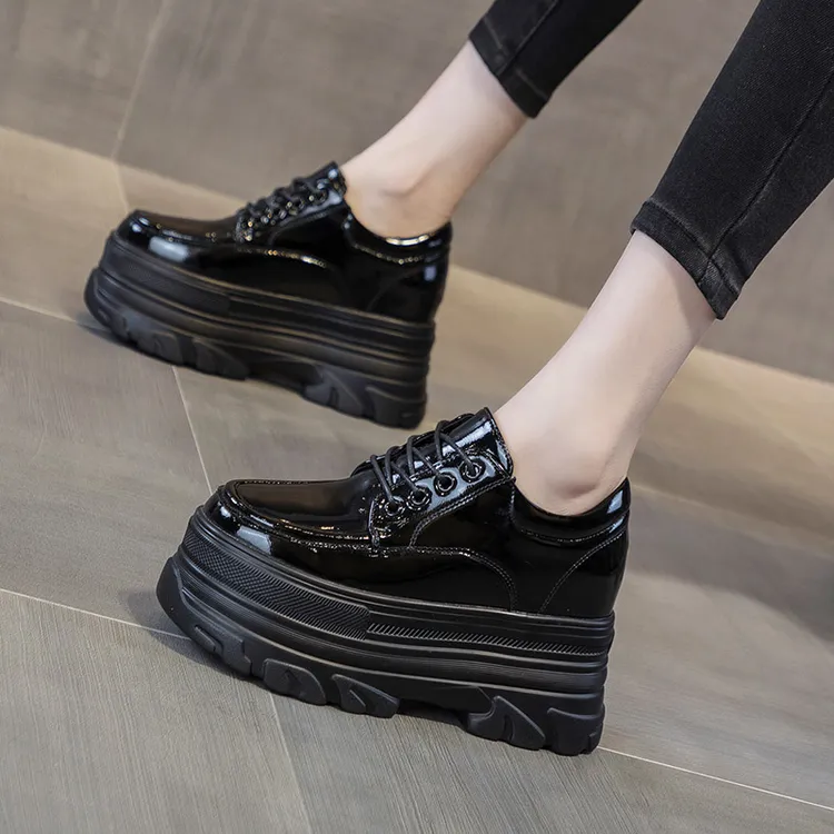 厚底松糕小皮鞋女2025年春秋款内增高9cm小个子黑色百搭增高单鞋