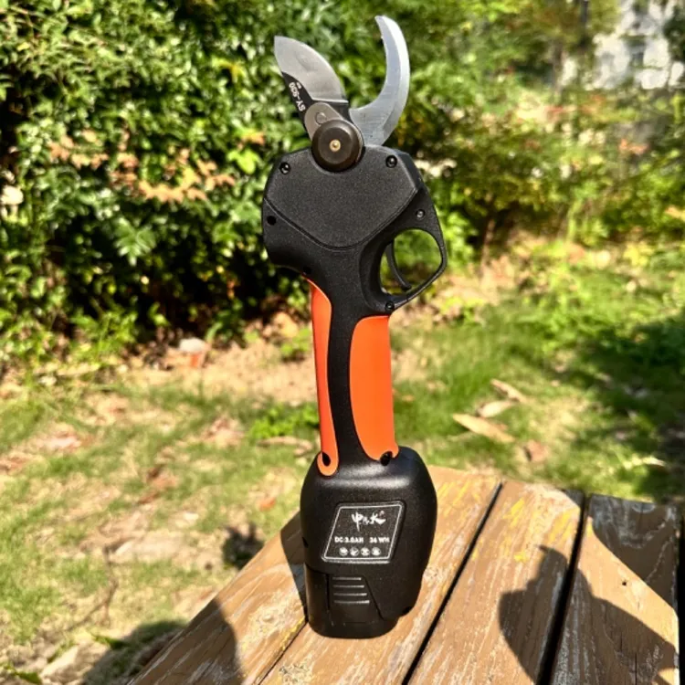 3公分申老大电动果树绿化家用修枝剪刀省力剪枝小黑金刚款2块电池