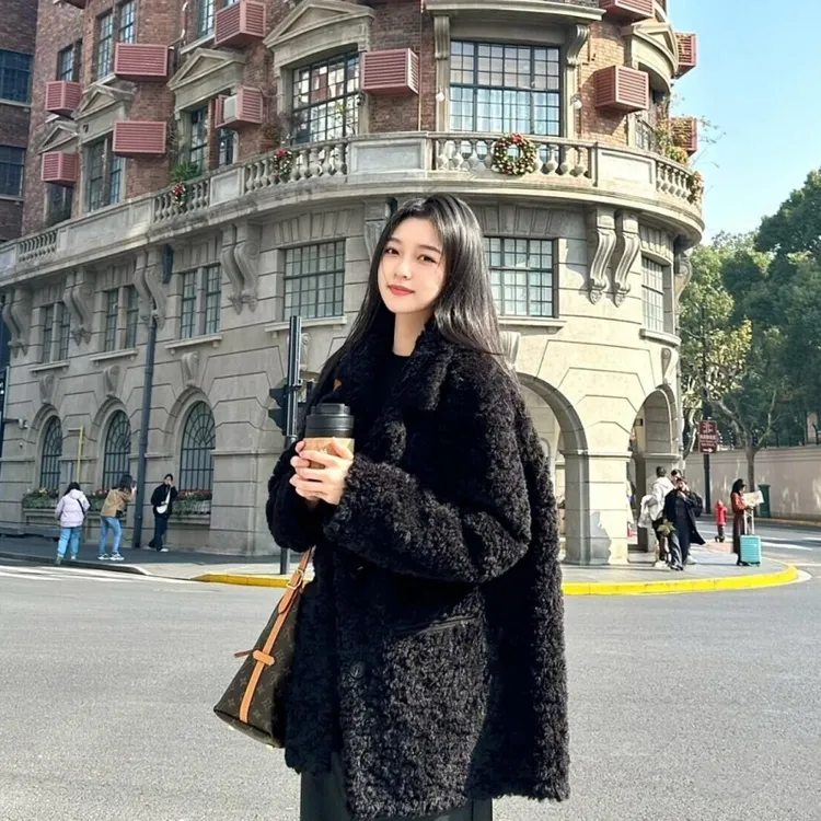 黑色毛毛外套女装冬高级感2025新款皮毛一体大衣宽松加厚毛绒上衣