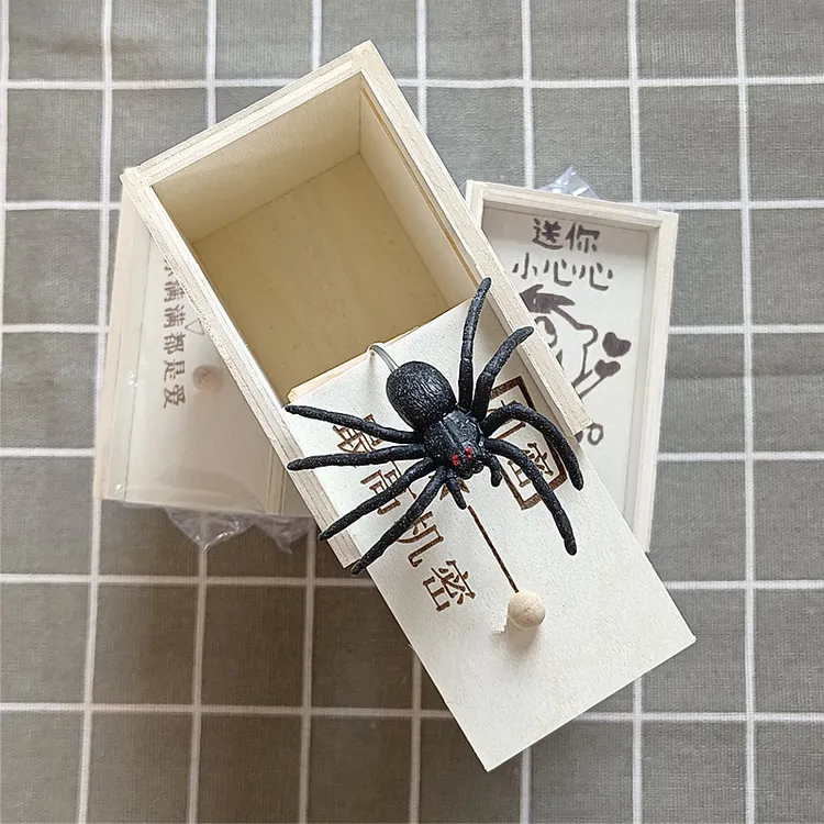 整蛊玩具吓一跳盒子整人送男友恶搞虫子木盒恶作剧吓人六一礼物