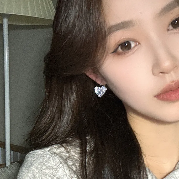 oushipei/欧诗佩 铜合金合成锆石耳饰 气质轻奢锆石爱心耳钉女