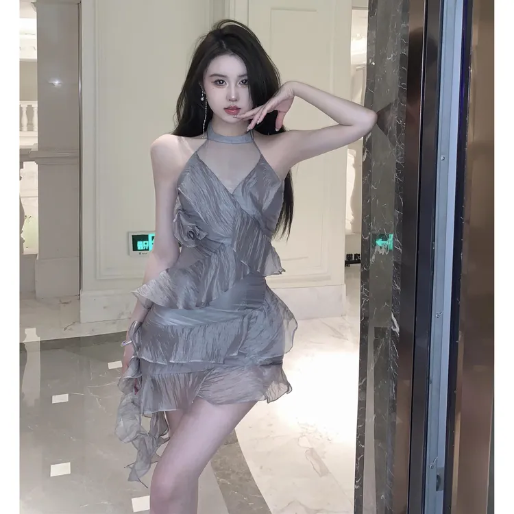 法式甜辣风无袖短款裙子夏季新款不规则收腰显瘦修身包臀连衣裙女