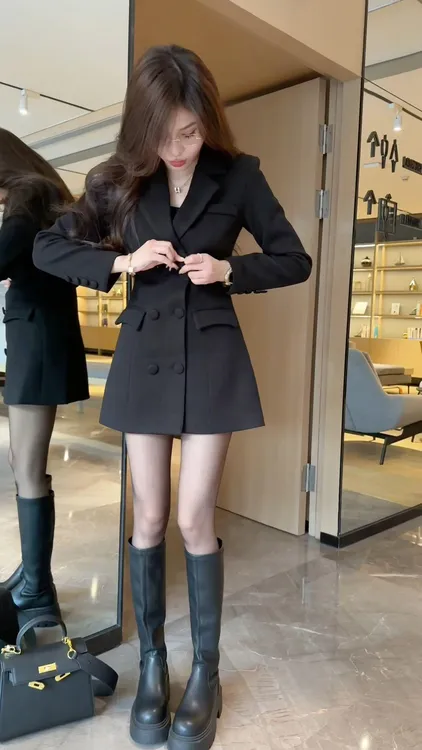 千金风西服连身裙女赫本风长袖高级感西装秋冬收腰显瘦双排扣外套