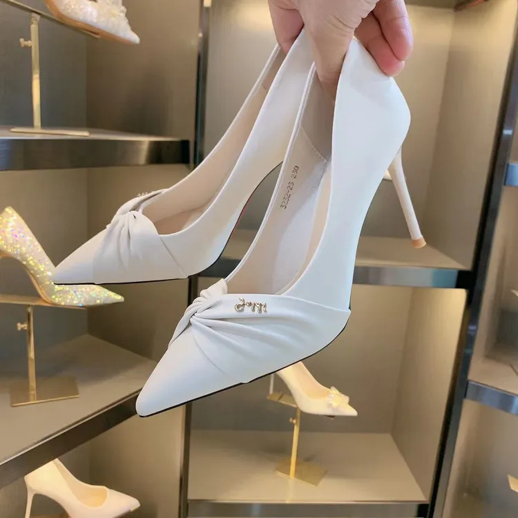 2024年尖头舒适细跟气质浅口蝴蝶结法式高跟鞋纯色显瘦