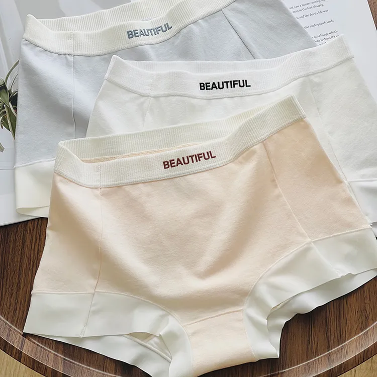 纯棉平角内裤女生四角裤2024新款浅色中腰抗菌a类全棉档透气短裤