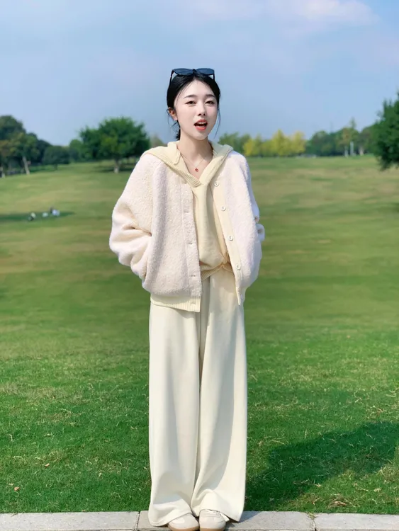 2025春秋新款高级感穿搭仿羊羔毛外套搭配针织衫休闲裤显瘦三件套