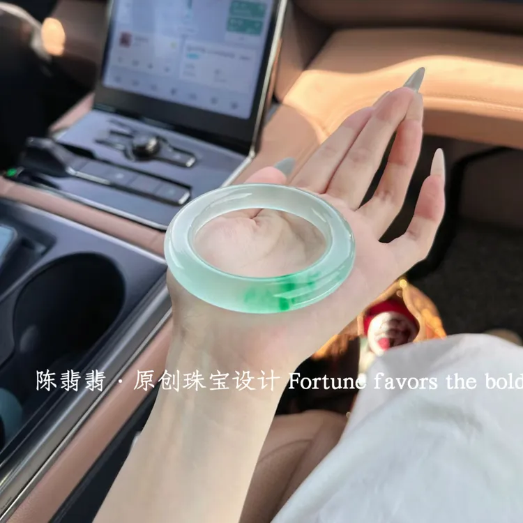 陈翡翡 冰种独龙翠色飘花手镯高冰镯子冰翠手镯白冰白月光玉镯女