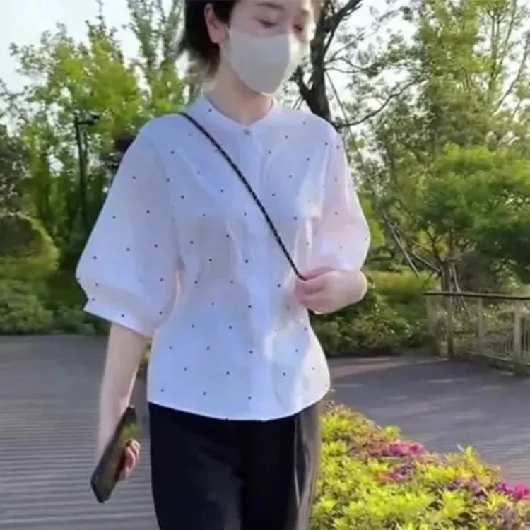 2025新款小清新波点短袖衬衣小个子盐系洋气减龄休闲遮肚衬衫女