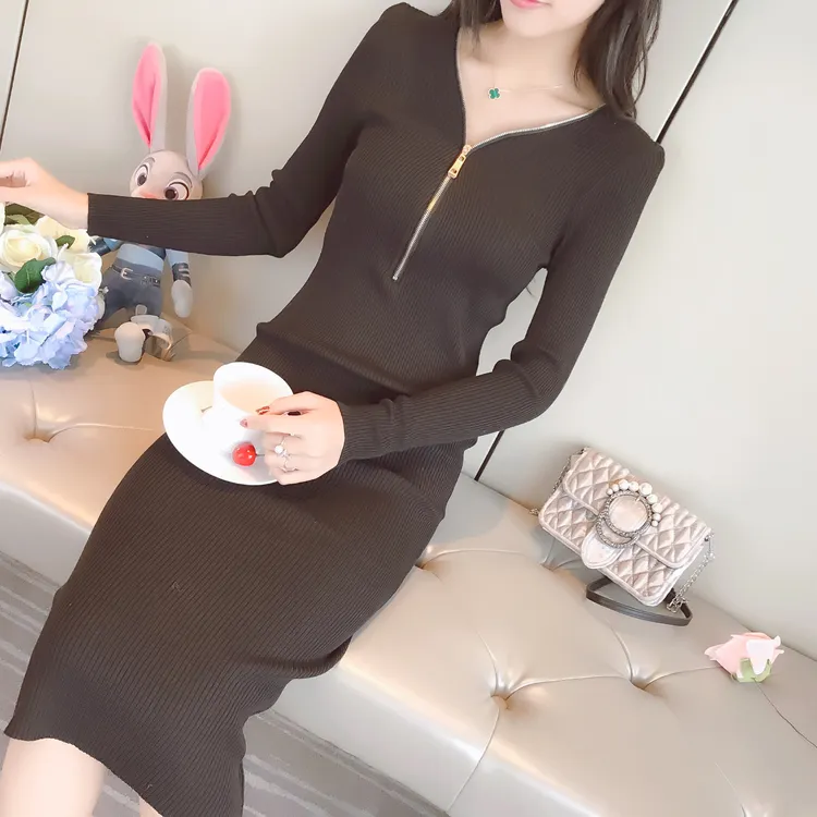 2025秋冬女装气质修身V领针织连衣裙中长款包臀过膝毛衣打底裙子