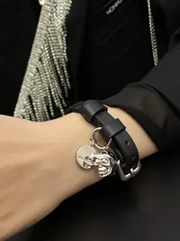 XiXi Yang Y.“搞怪自拍”小众买手手链