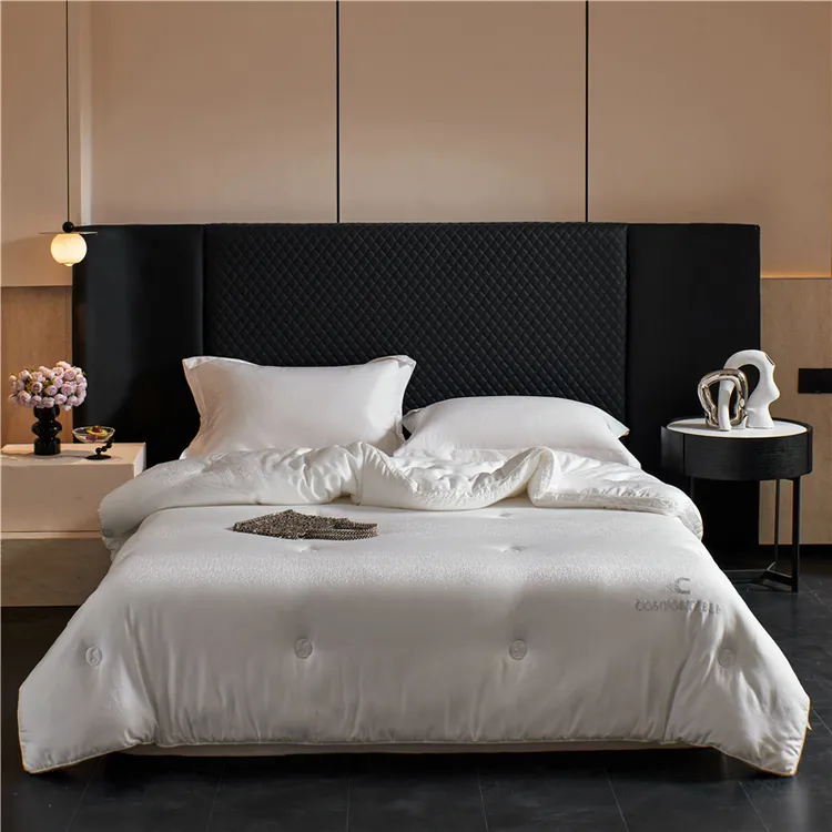 轻奢烫钻黑金暖蚕被