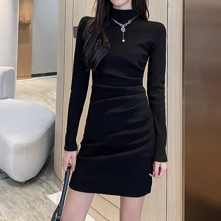 抽褶包臀连衣裙女春季修身小黑裙秋冬新款半高领内搭辣妈过年战袍