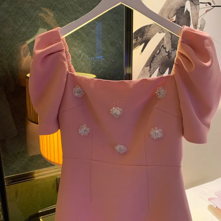 魅鹊定制 17716 法式复古小众方领粉色连衣裙