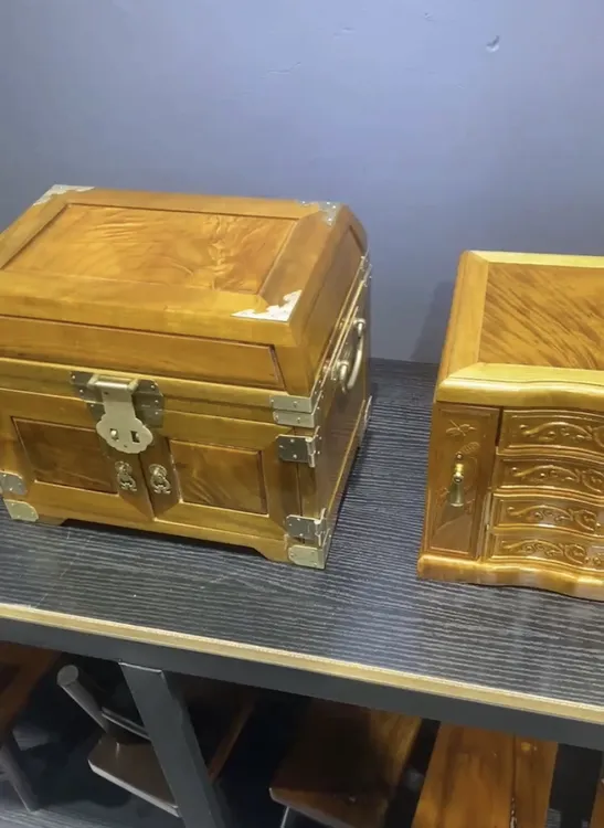 金丝楠木满花纹木盒