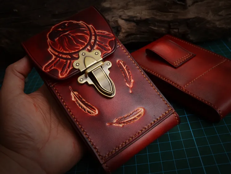 手机包头层牛皮机车鹰图腾内部容积尺寸长16.5宽8.2厚1.5公分复古