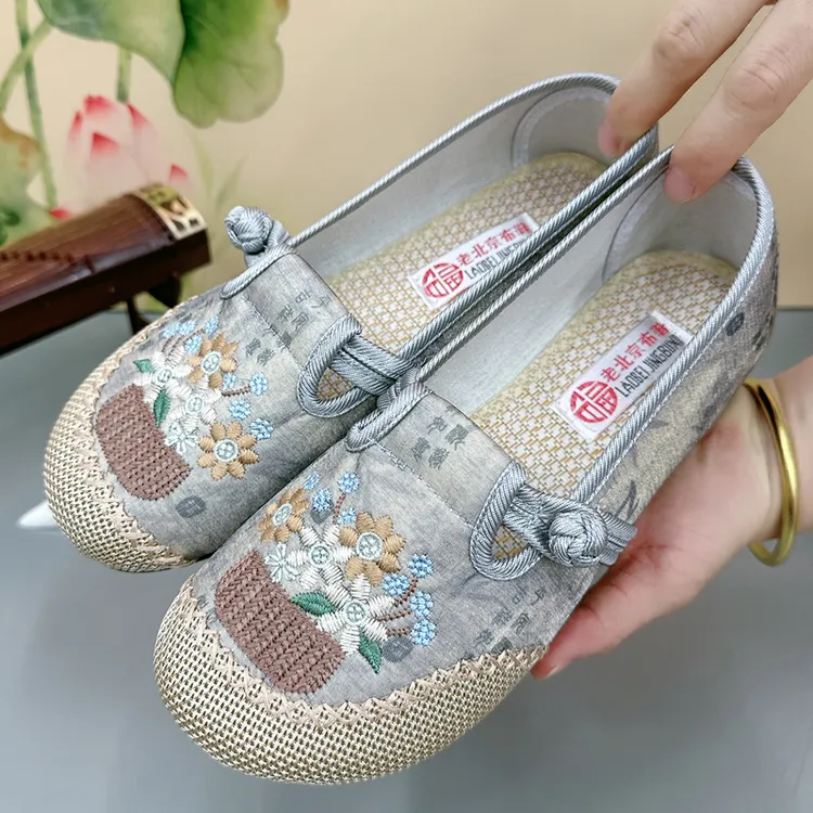 新中式老北京布鞋女透气民族风绣花鞋国风渔夫鞋中老年舒适妈妈鞋