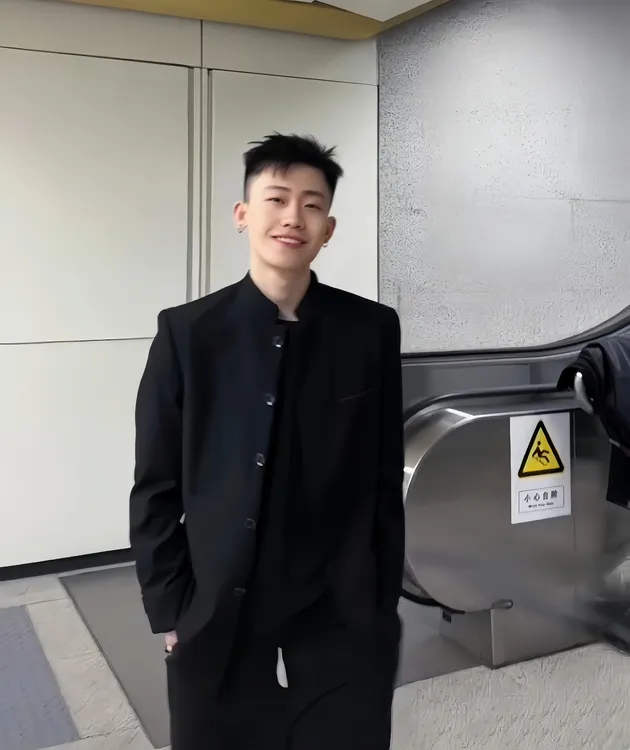纯黑中山装男痞帅赵山河中国新中式黑色网红垫肩休闲中山装男款