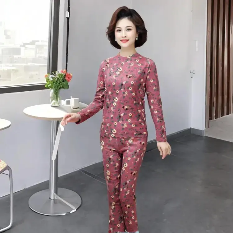 秋冬季德绒面料妈妈装大码女士中老年加大加厚碎花保暖套装女加厚