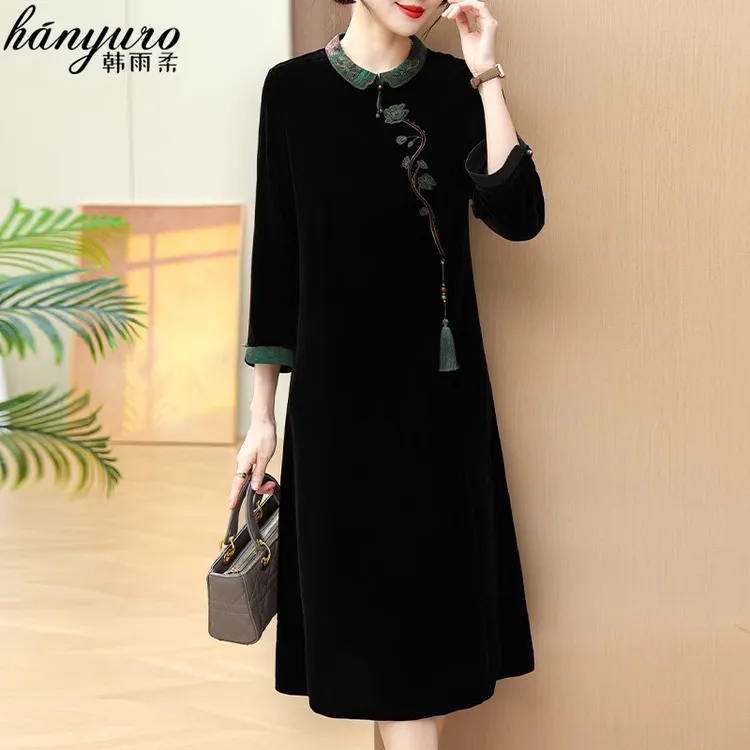 中年妈妈秋装金丝绒连衣裙女新款中式改良旗袍中老年秋冬洋气裙子