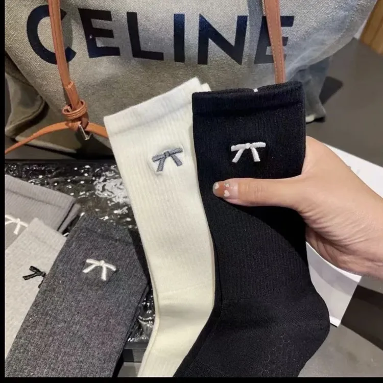 袜子女高端刺绣蝴蝶结纯棉袜秋冬新款时尚潮流百搭格雷色系长筒袜