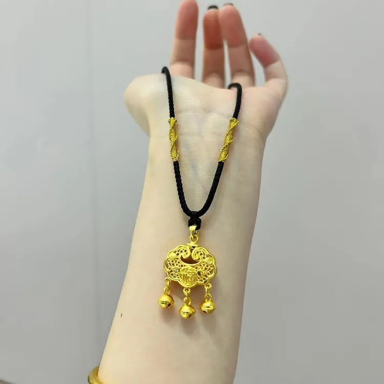 Chow Tai Seng/周大生圣诞足金黄金宝宝福字平安锁金锁祥云锁礼物