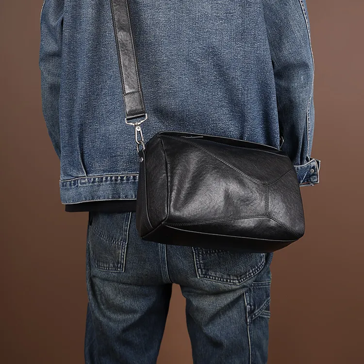 男士真皮单肩斜挎大容量时尚软皮百搭健身休闲简约男包
