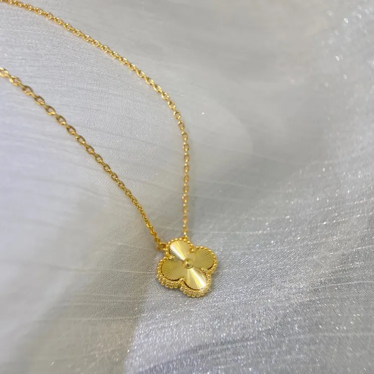 四叶花项链女2025年新时尚气质百搭轻奢幸运草锁骨链