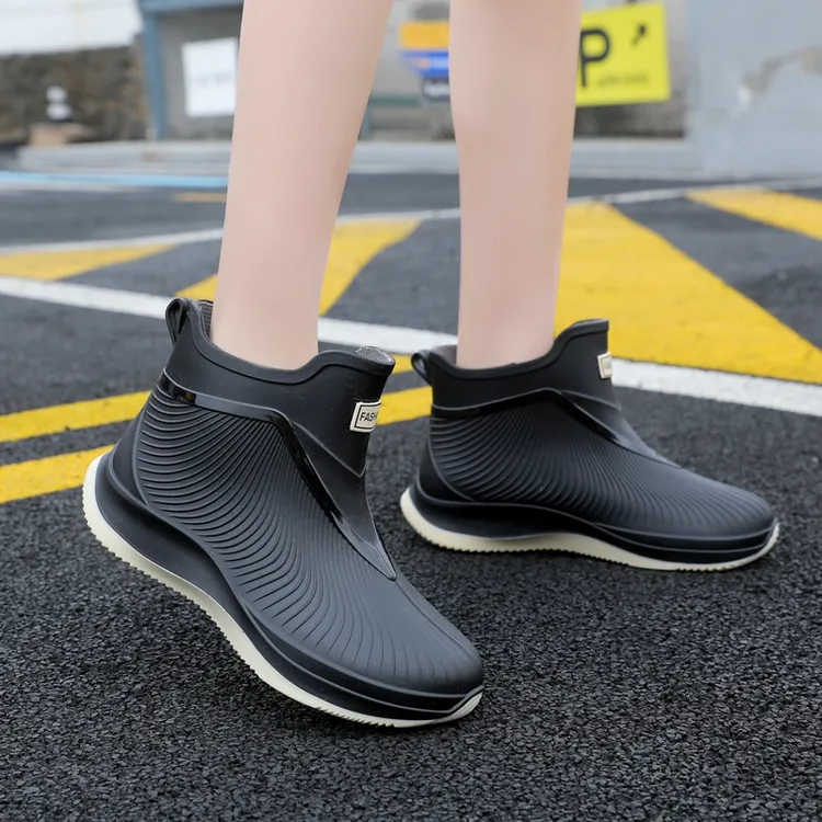 时尚雨鞋女款防滑短中筒雨靴女士软底轻便耐磨防水鞋加绒外穿胶鞋