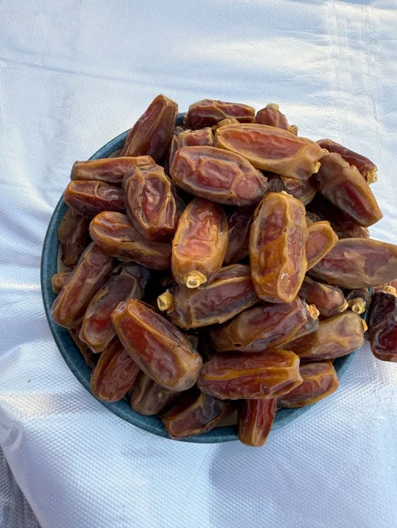 沙特阿拉伯进口椰枣清洗营养产地盒装配料开袋食用