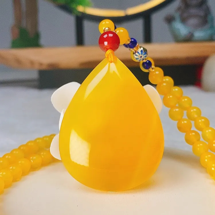 【镇店之宝】满蜜鸡油黄大水滴吊坠 天然黄龙玉水滴 配珠链时尚大气